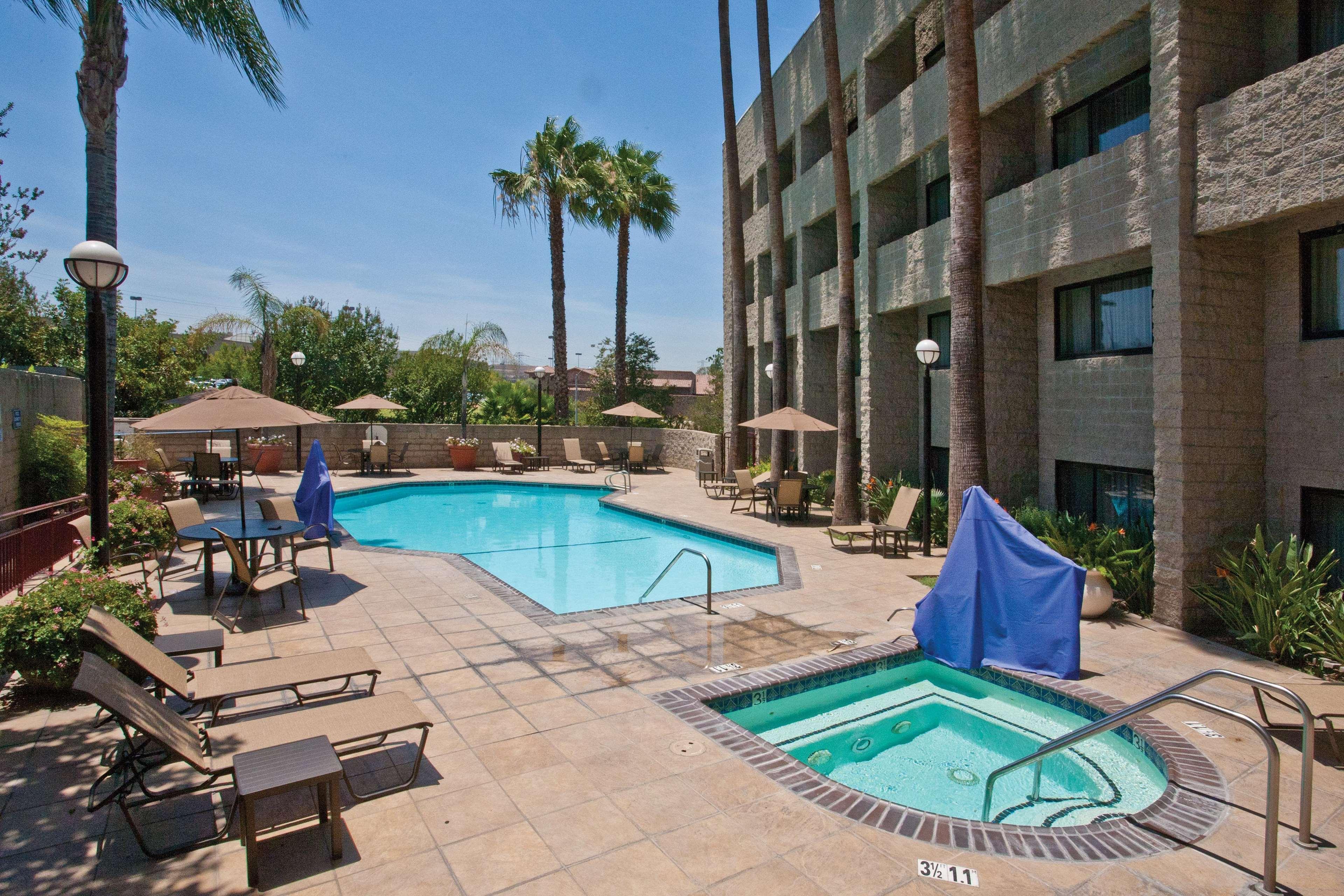 Hotel Doubletree By Hilton Rosemead Extérieur photo