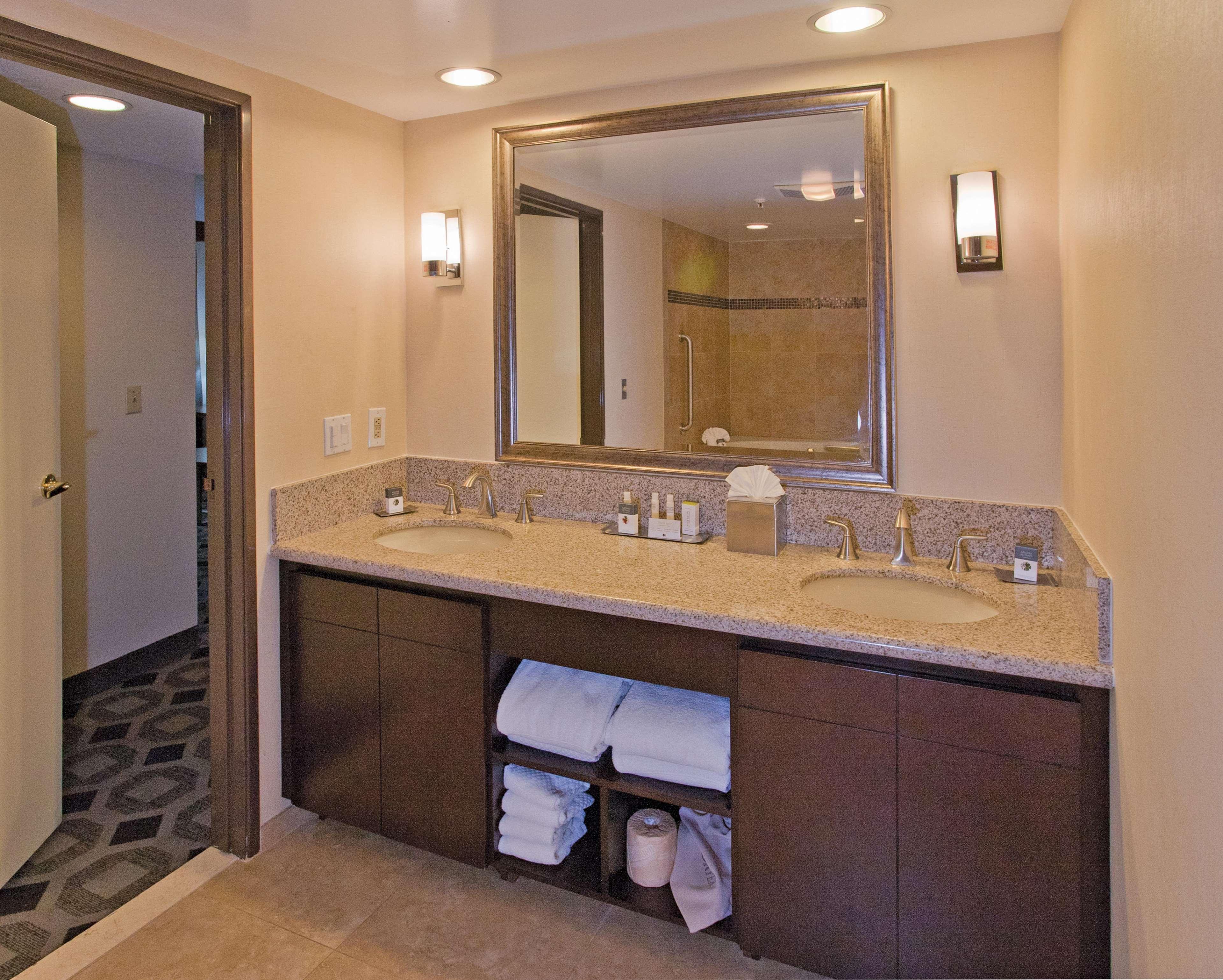 Hotel Doubletree By Hilton Rosemead Extérieur photo